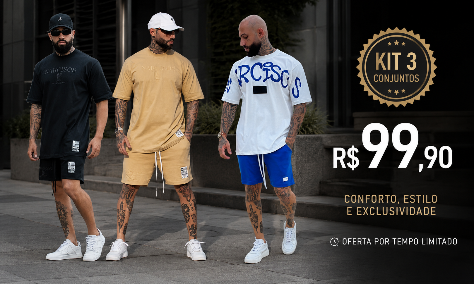 Três homens usando três conjuntos diferentes do kit: camiseta e bermuda
